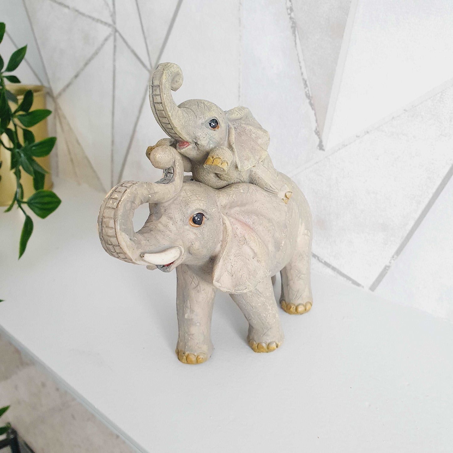 Mother and Baby Elephant Statue - Black Qubd