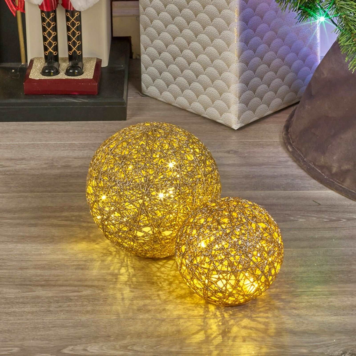 LED Light Christmas Glitter Balls (2 pieces) - Black Qubd