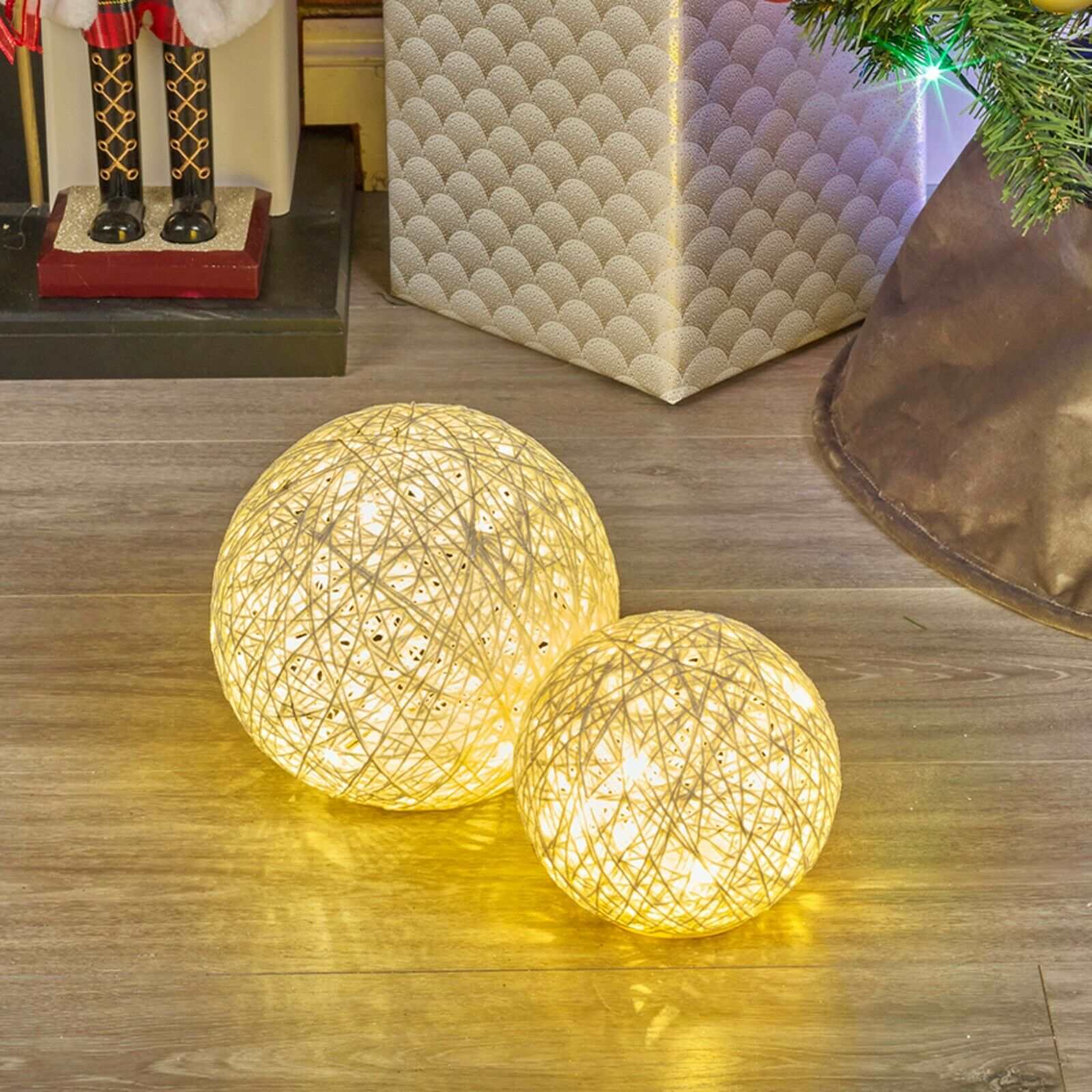 LED Light Christmas Glitter Balls (2 pieces) - Black Qubd